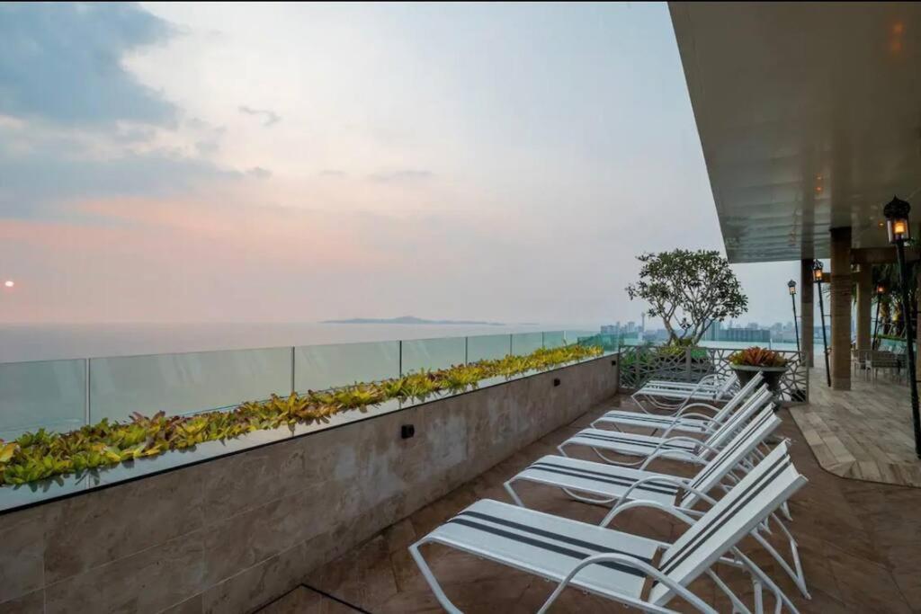 The Riviera Jomtien Apartment Exterior photo